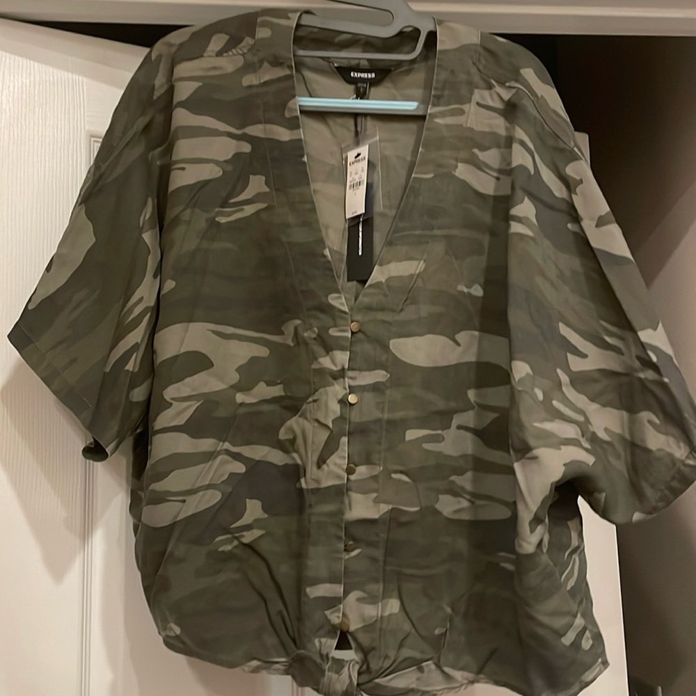 NWT Express Camo Top